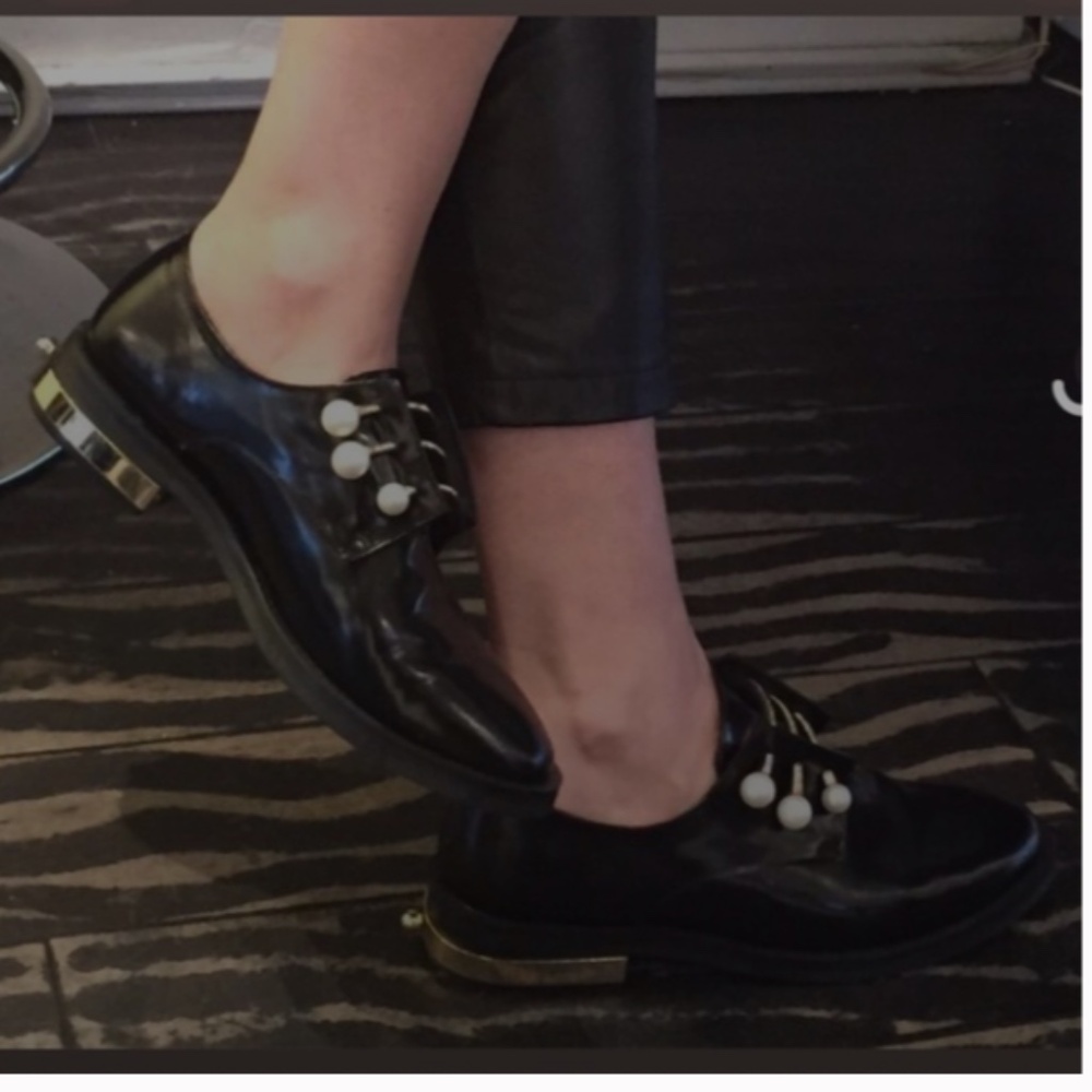 derby shoe with pearl and crystaI - Picture 2 of 12